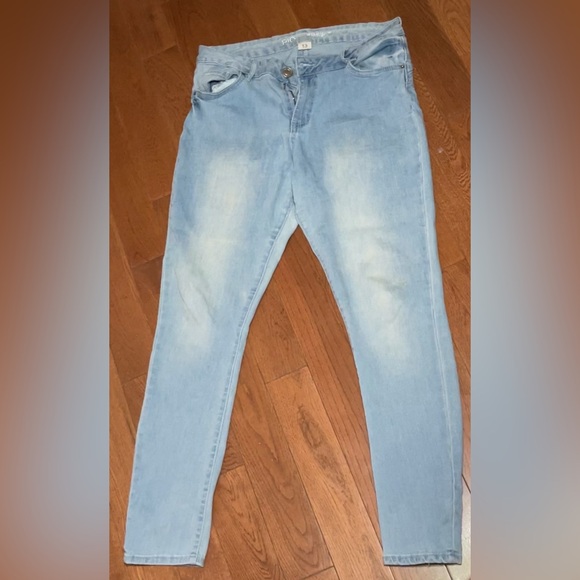 Urban Planet Stylish High Rise Light Washed Jeans👖 - Picture 3 of 4